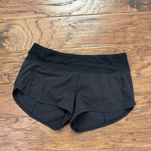 Lululemon black speed up shorts 2.5